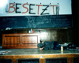 Demonstration gegen Schwarz-Blau, 2000

Analoger C-Print, ca. 24,5 x 30,5 cm, gerahmt
Auflage: 10 + 5 AP, rückseitig signiert 

Ausrufpreis: 400,-